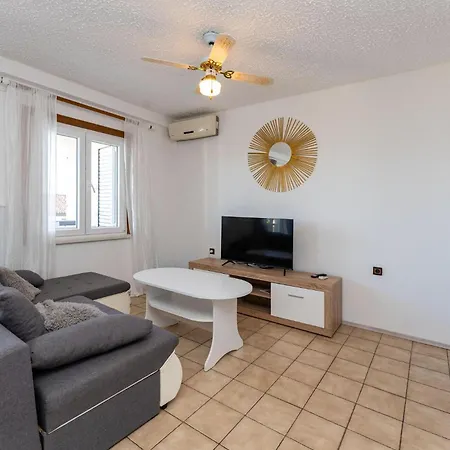 Beautiful In With House Sea View *